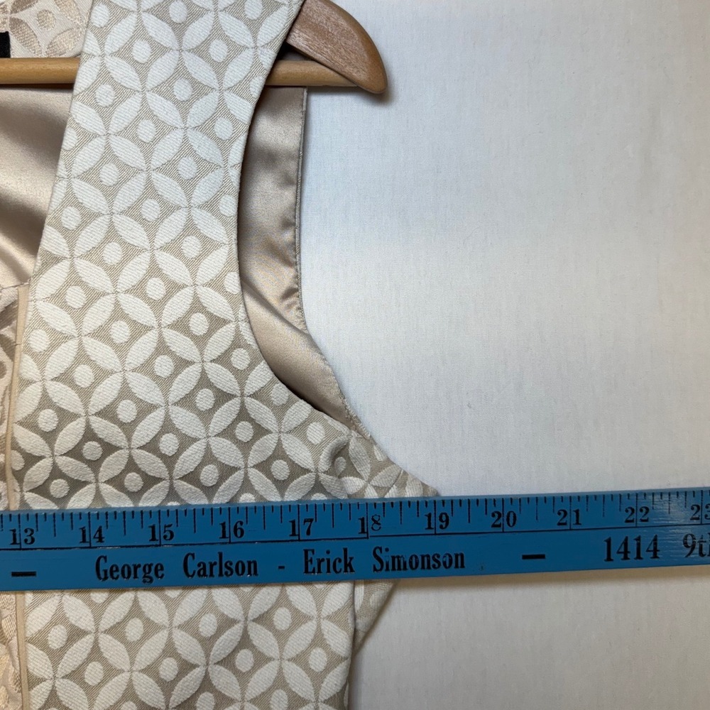 White House Black Market Peplum Top Gold Jacquard Cutout Back Sleeveless Size 8 - Picture 6 of 9